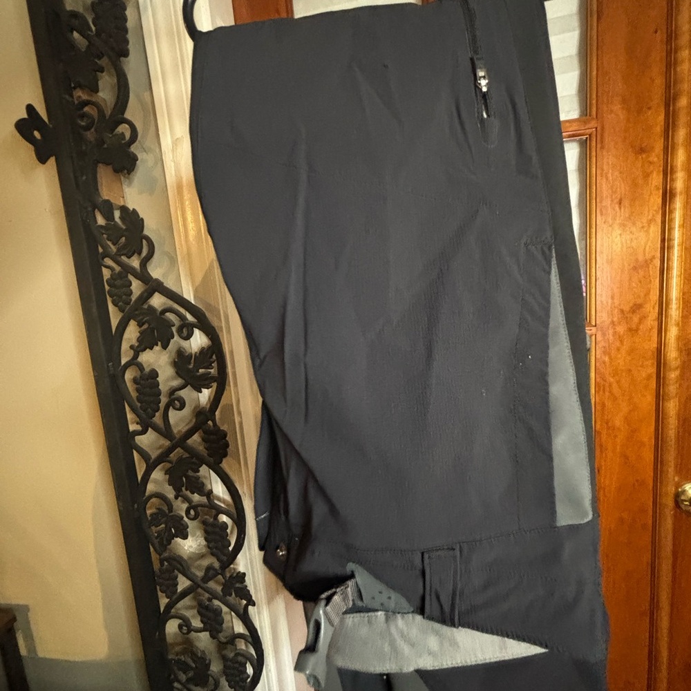 REI Women's Gray Outdoor Pants - Picture 3 of 4